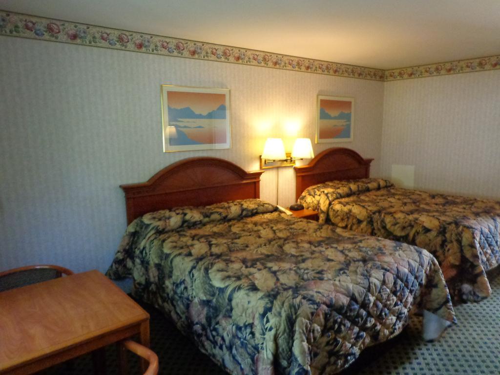 Rodeway Inn Milford - I-84 Екстериор снимка