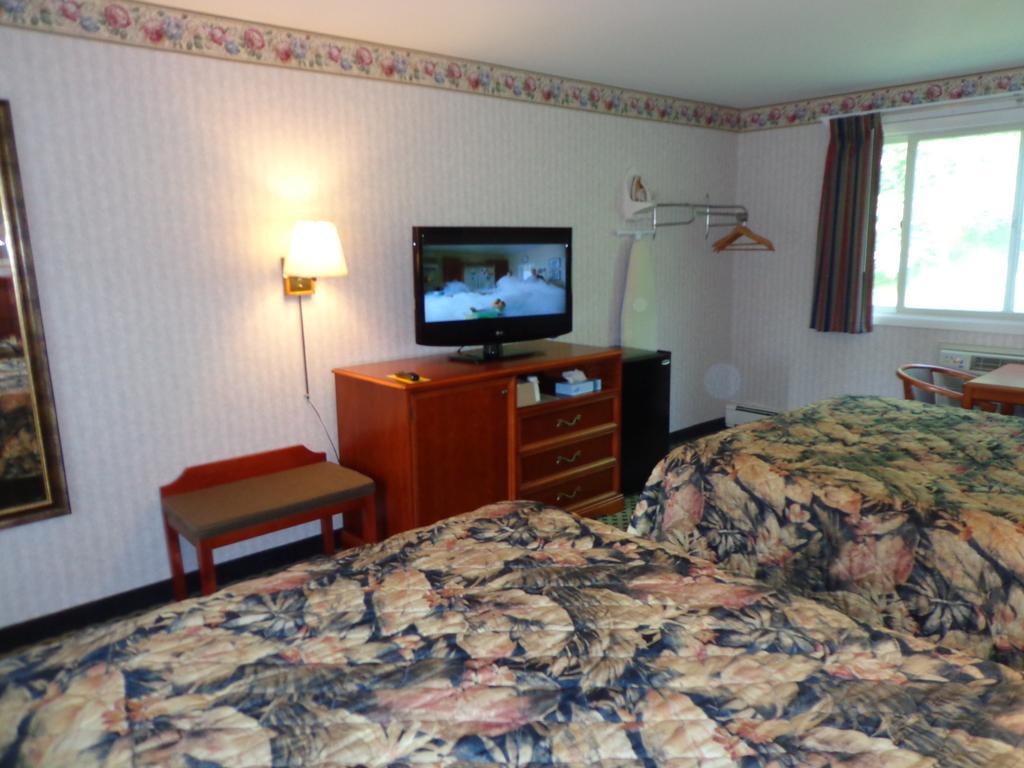 Rodeway Inn Milford - I-84 Екстериор снимка