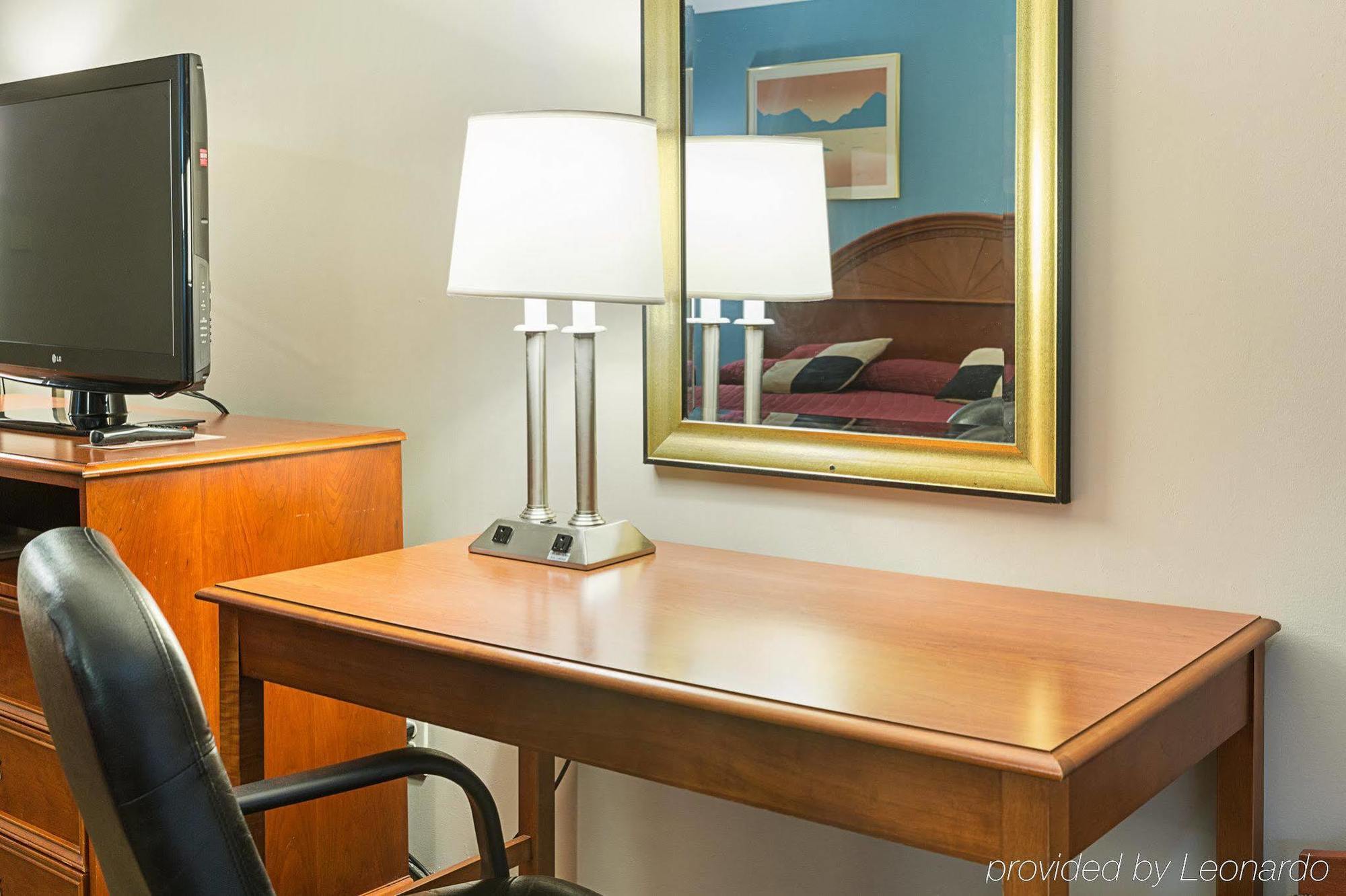 Rodeway Inn Milford - I-84 Екстериор снимка